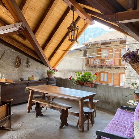 Casa Nel Centro Storico Di Borno别墅 外观 照片