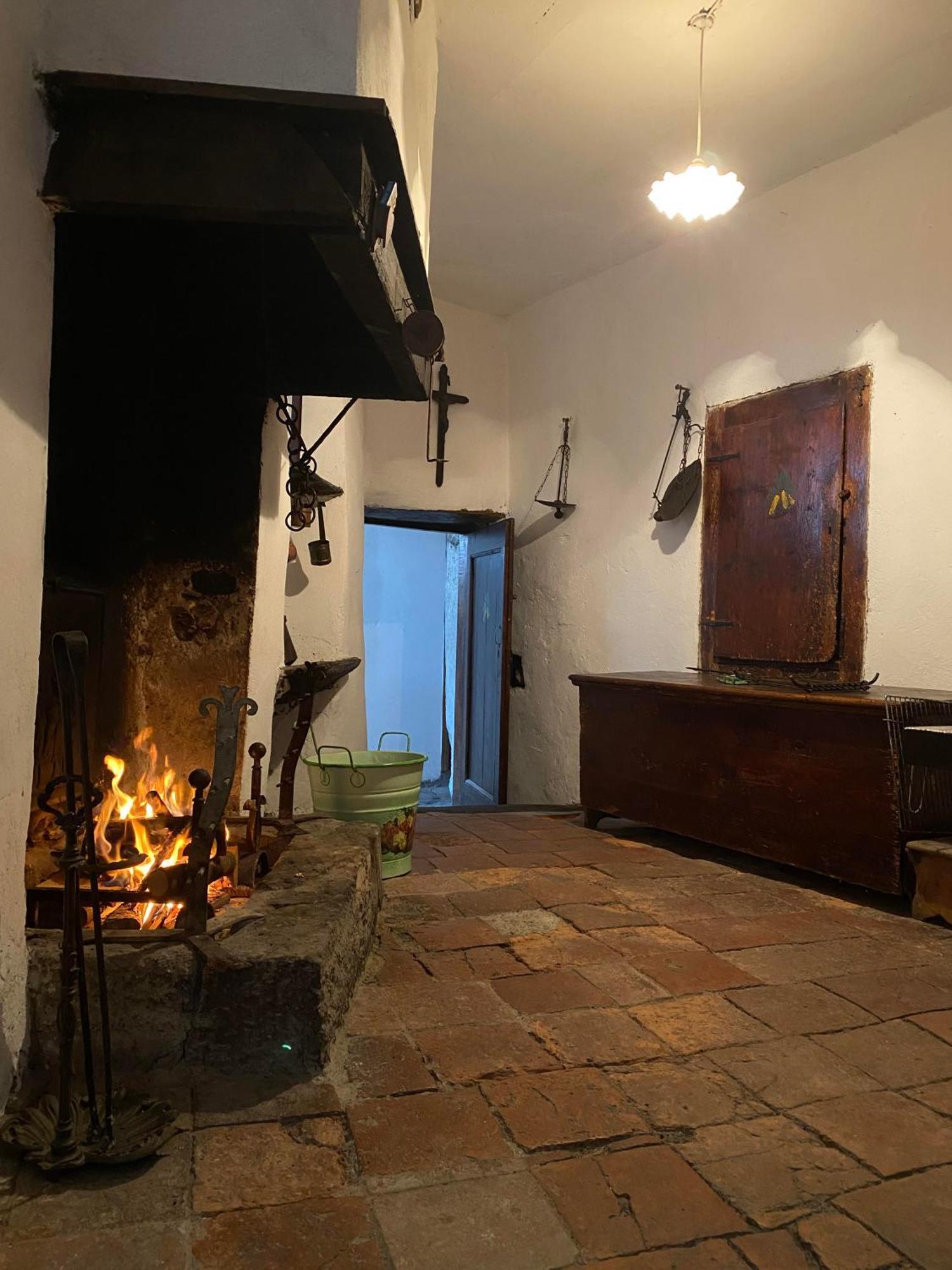 Casa Nel Centro Storico Di Borno别墅 外观 照片