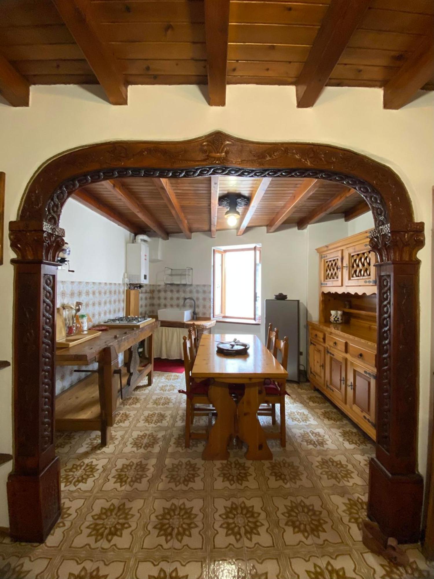 Casa Nel Centro Storico Di Borno别墅 外观 照片