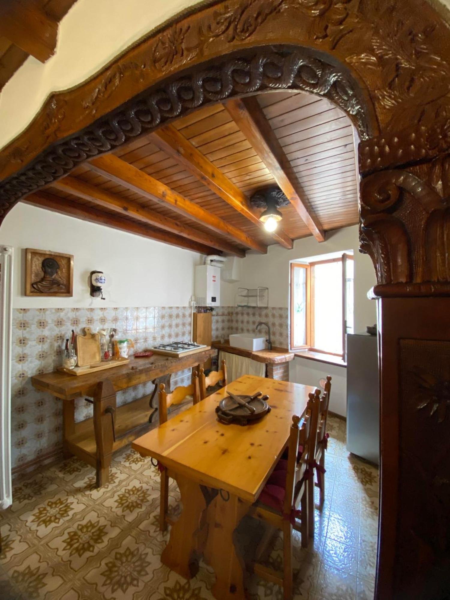 Casa Nel Centro Storico Di Borno别墅 外观 照片