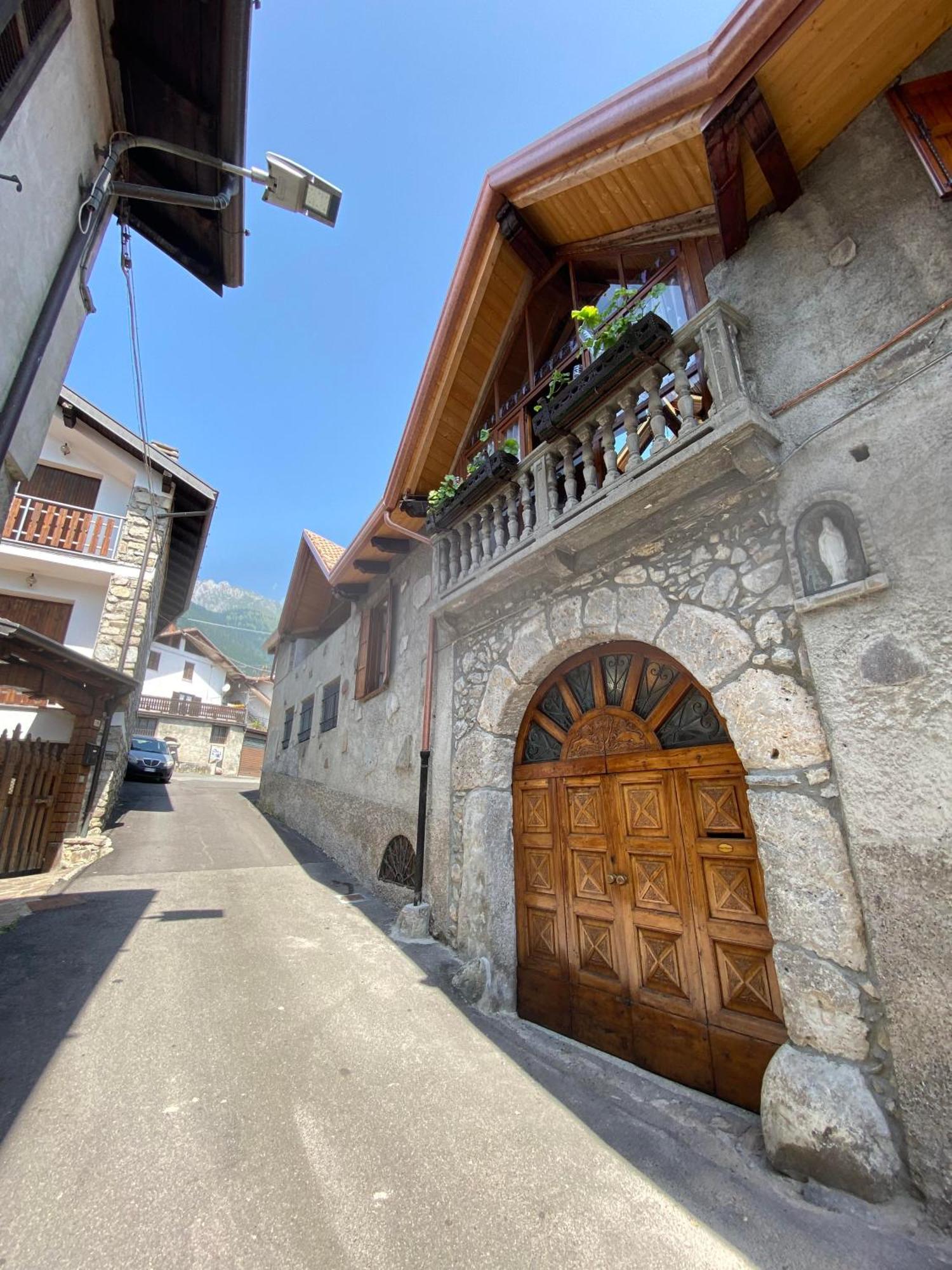Casa Nel Centro Storico Di Borno别墅 外观 照片